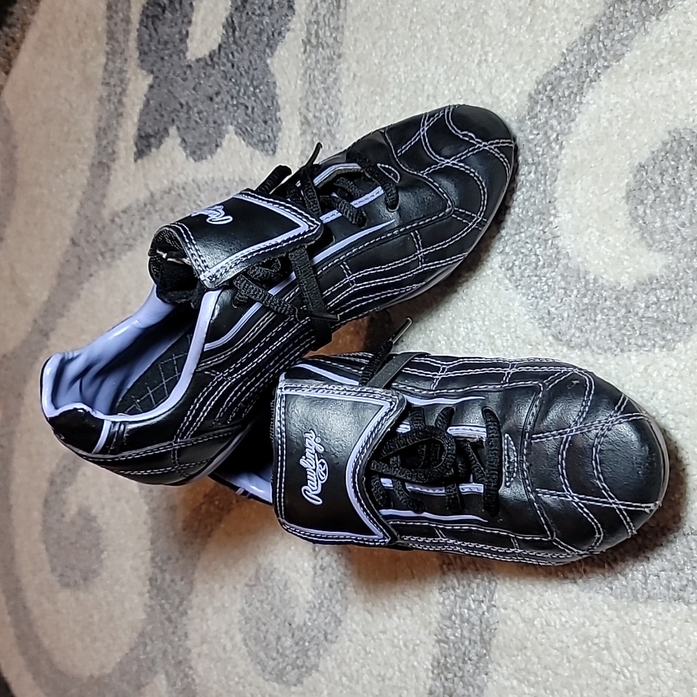 Rawlings cleats Kids sz3 universal black with purple trim